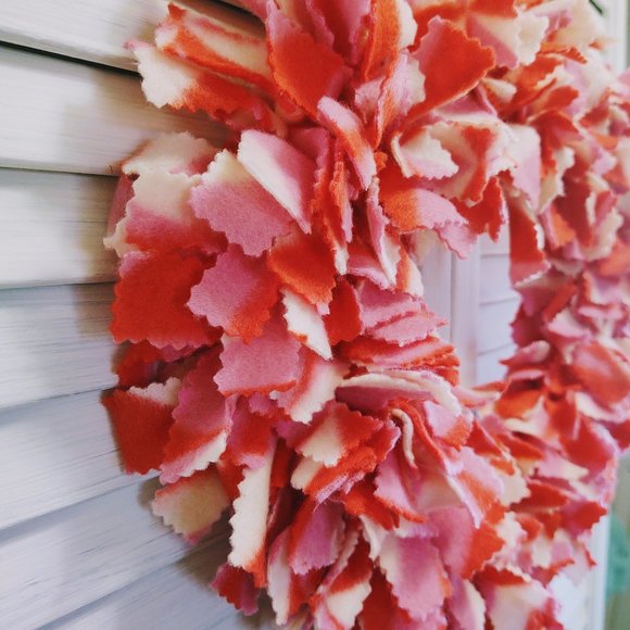 Hand Crafted Pink/Red/White Fleece Fabric Rag Heart Wreath Valentine's Day 16" - Picture 5 of 6
